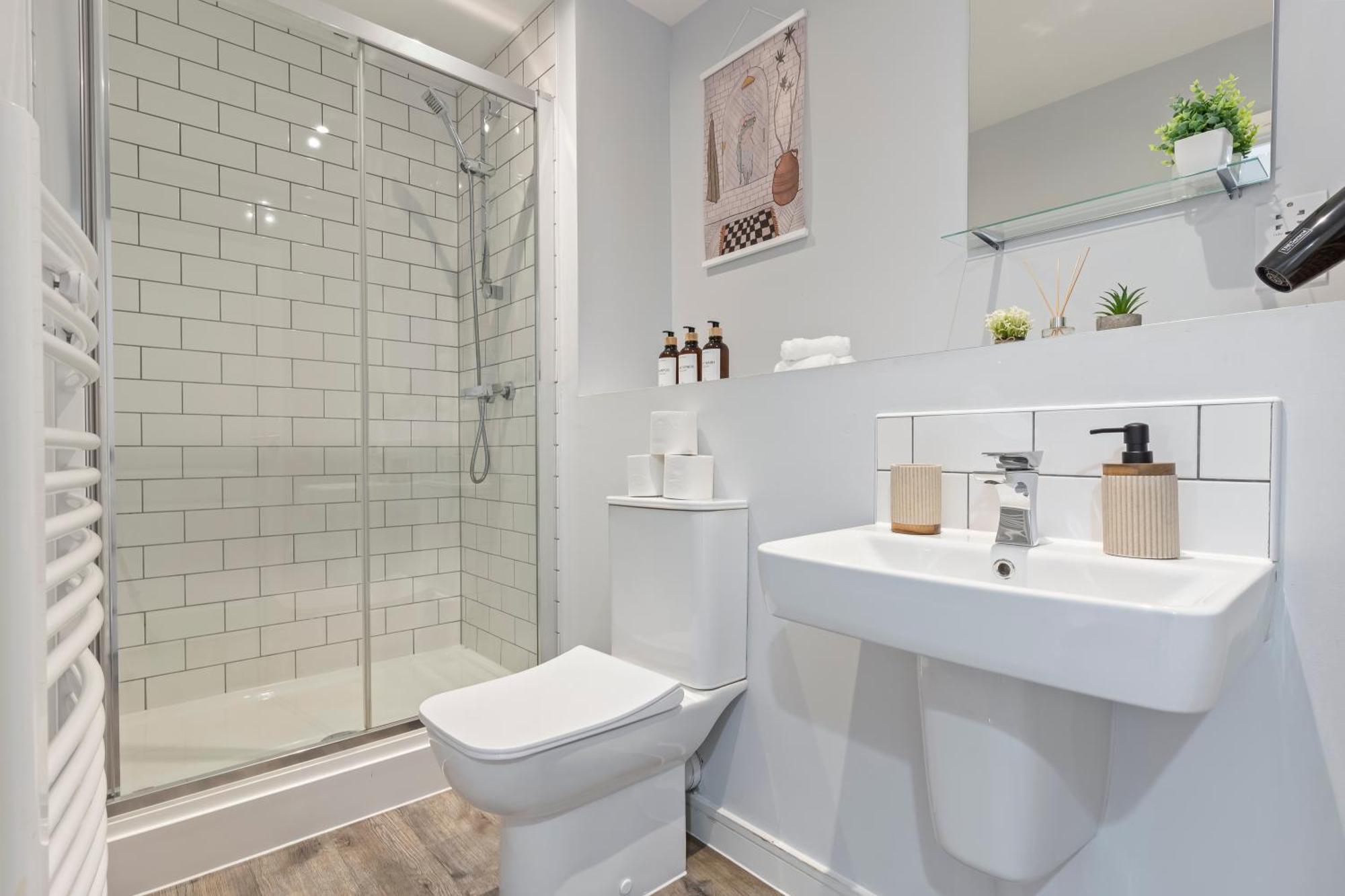 Tropical - 2 Bed 2 Bath Centre Netflix Games - Exclusive Weekly And Monthly Deals - Raozee Homes Apartment *