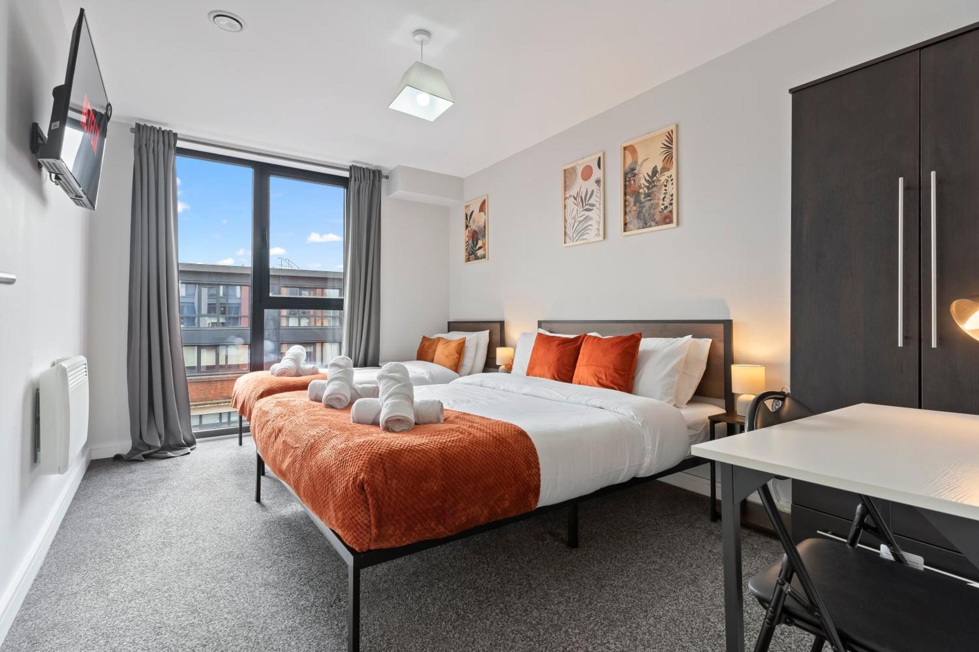 Tropical - 2 Bed 2 Bath Centre Netflix Games - Exclusive Weekly And Monthly Deals - Raozee Homes Birmingham