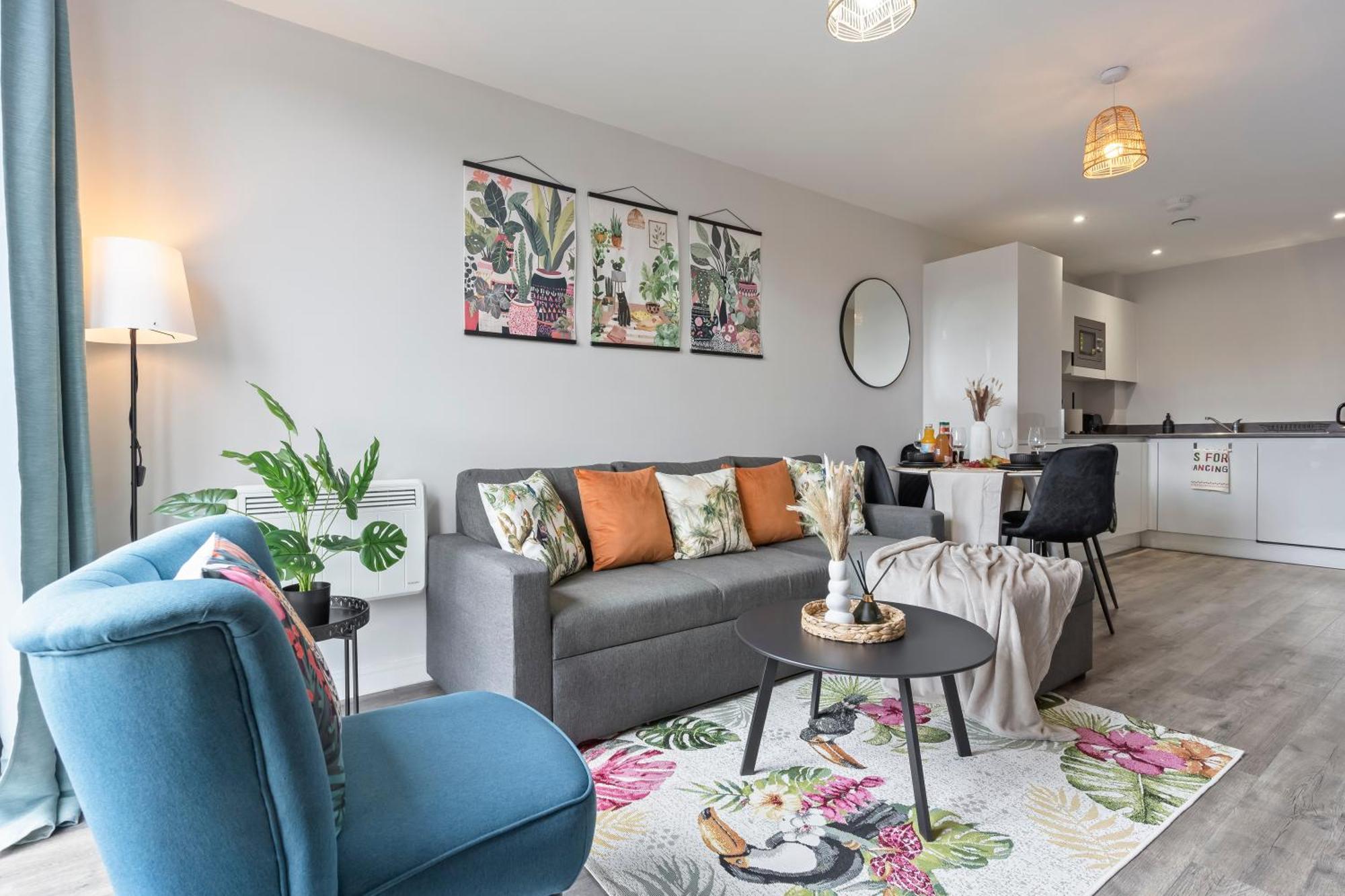 Tropical - 2 Bed 2 Bath Centre Netflix Games - Exclusive Weekly And Monthly Deals - Raozee Homes Birmingham